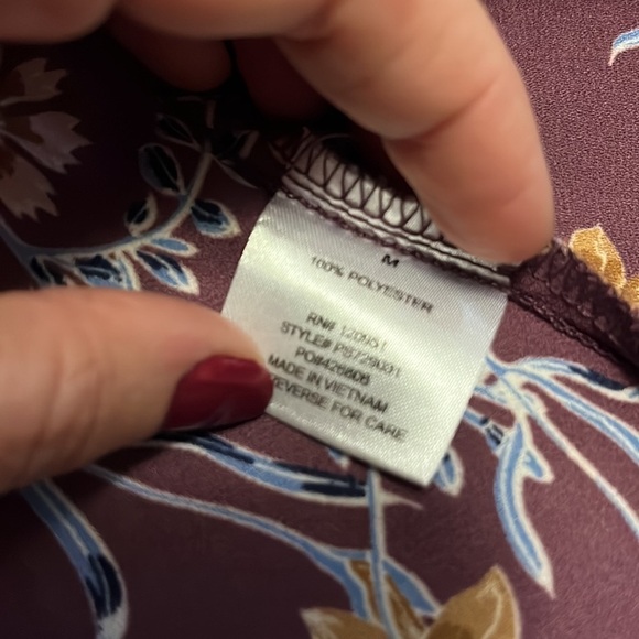 Pink rose brands, floral, print, cold shoulder, top with flowy sleeves - Picture 11 of 11